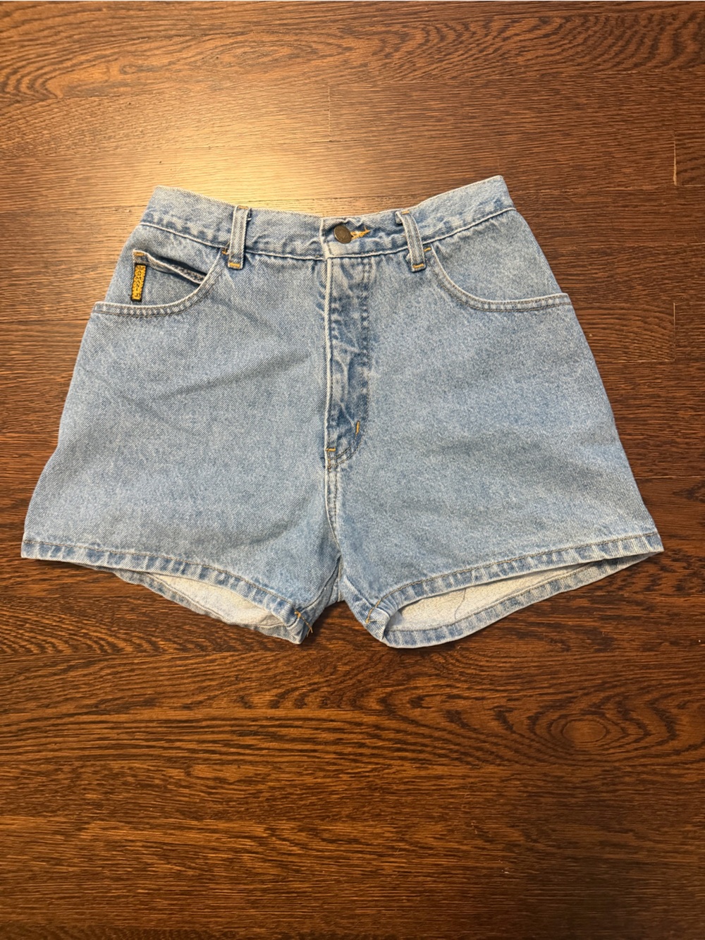 Vintage Armani Jeans Classic Wash Denim high rise Shorts 26.5w (4) vintage sz 8